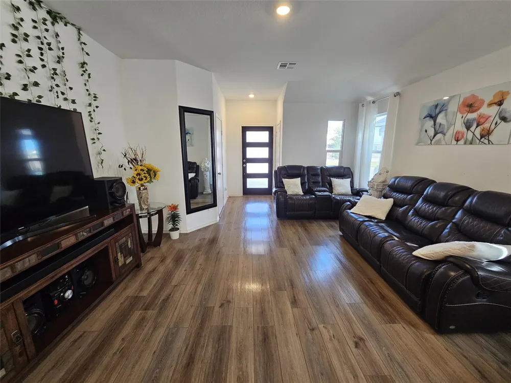 234 Canley Loop Hutto, TX 78634