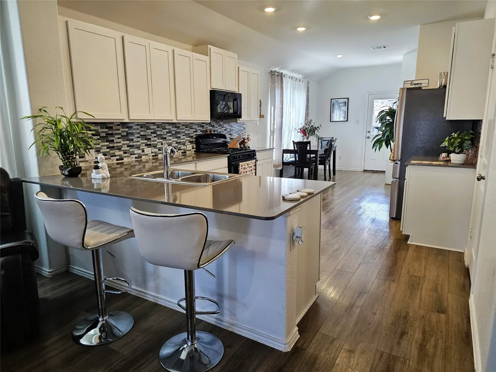 234 Canley Loop Hutto, TX 78634