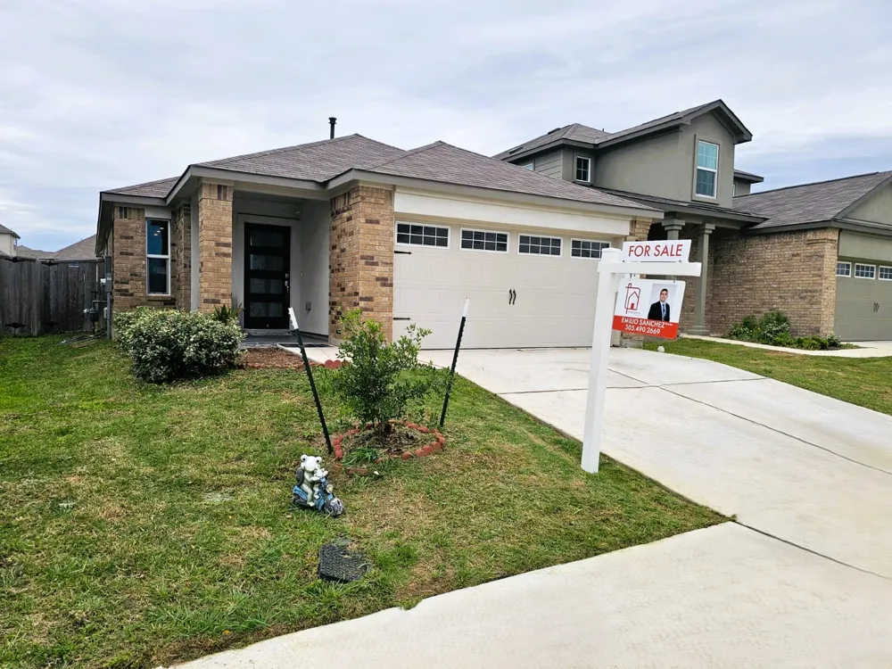 234 Canley Loop Hutto, TX 78634