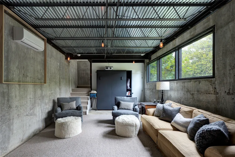 1700 S 6th Street Austin, TX 78704