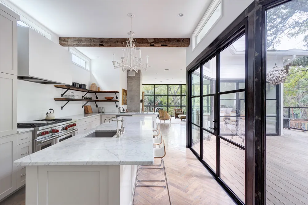 1700 S 6th Street Austin, TX 78704