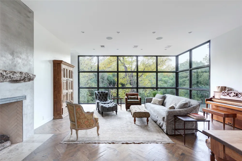 1700 S 6th Street Austin, TX 78704