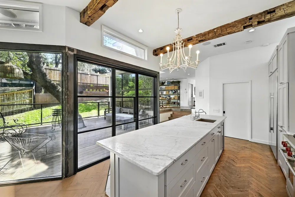 1700 S 6th Street Austin, TX 78704