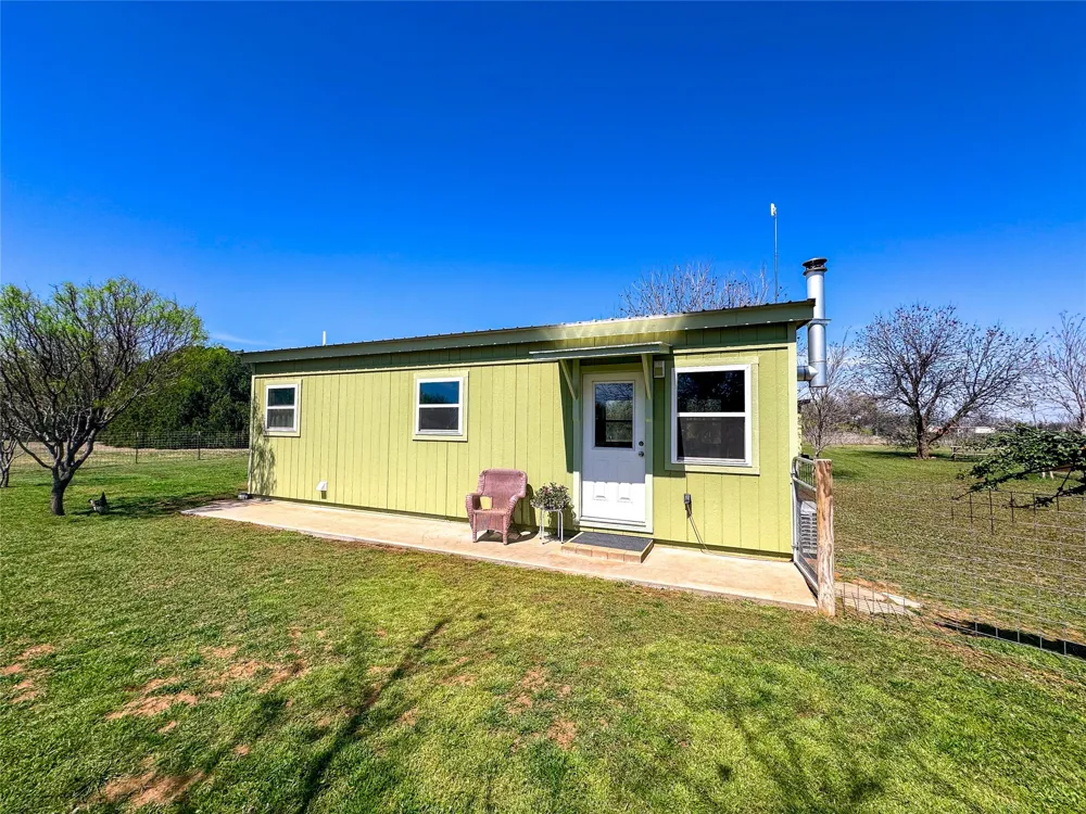 1209 Taylor Avenue Rule, TX 79547