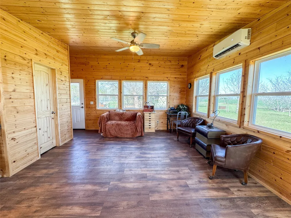 1209 Taylor Avenue Rule, TX 79547