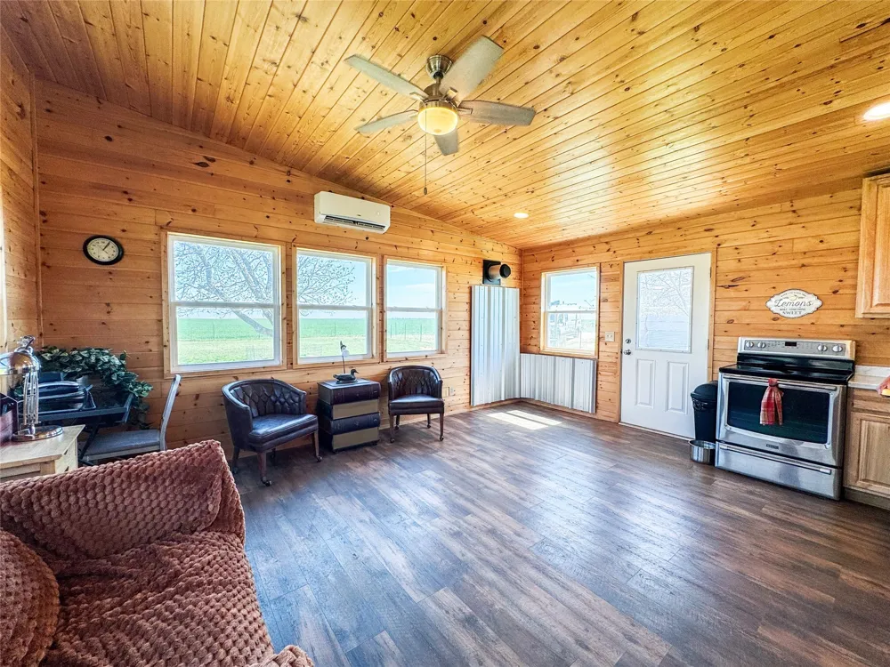 1209 Taylor Avenue Rule, TX 79547