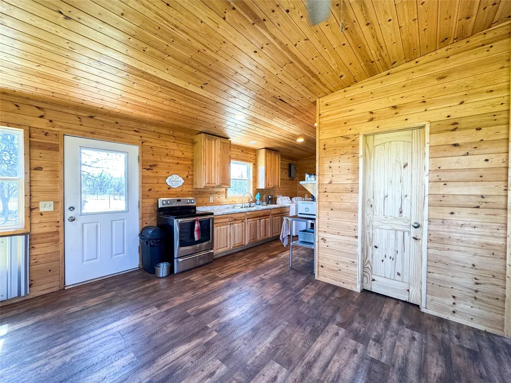 1209 Taylor Avenue Rule, TX 79547