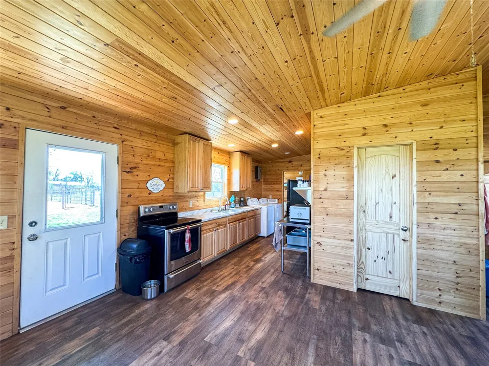 1209 Taylor Avenue Rule, TX 79547