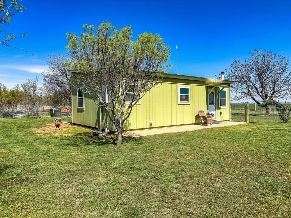 1209 Taylor Avenue Rule, TX 79547
