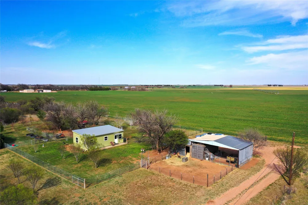 1209 Taylor Avenue Rule, TX 79547