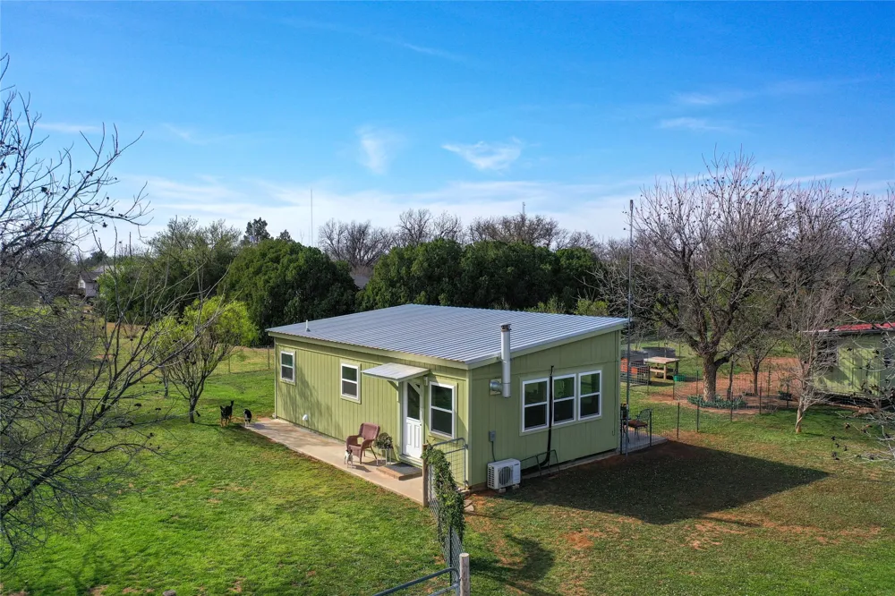 1209 Taylor Avenue Rule, TX 79547