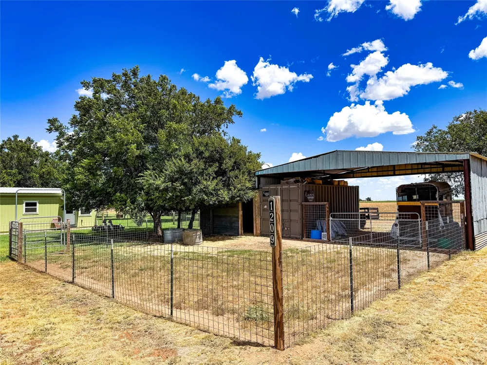 1209 Taylor Avenue Rule, TX 79547