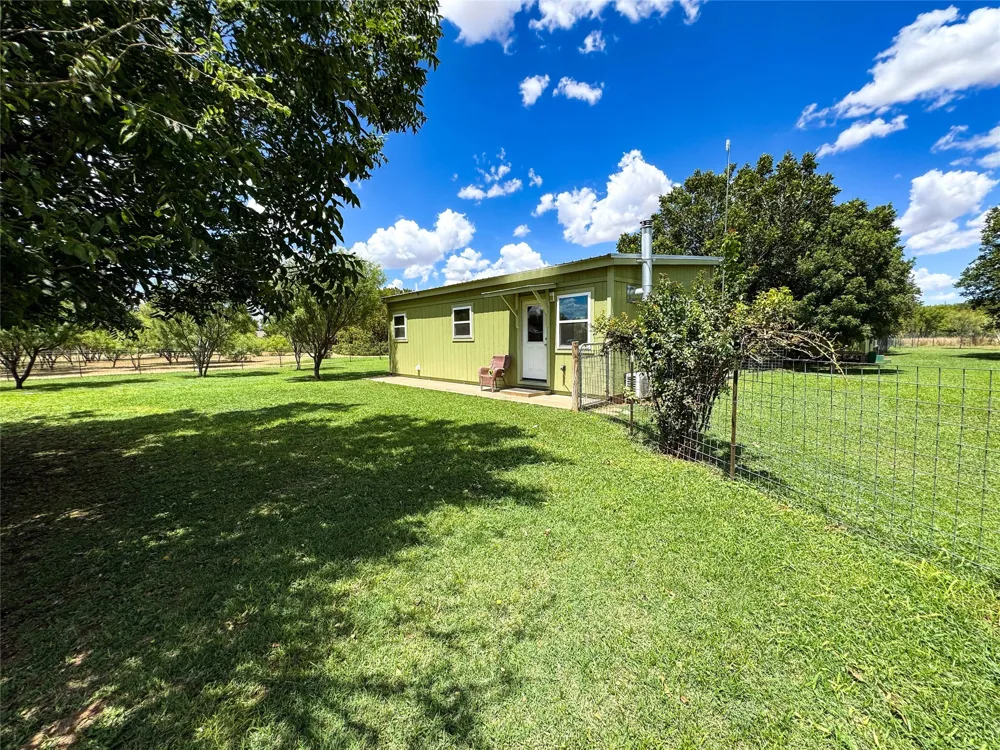 1209 Taylor Avenue Rule, TX 79547