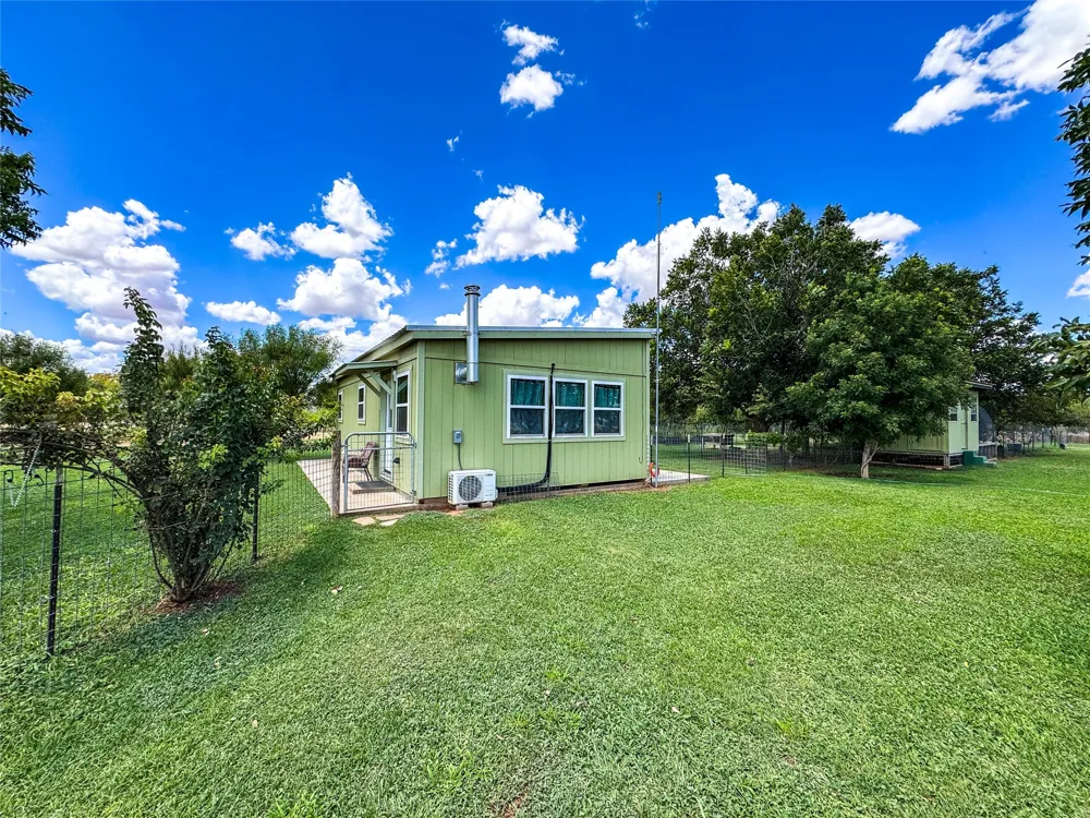 1209 Taylor Avenue Rule, TX 79547