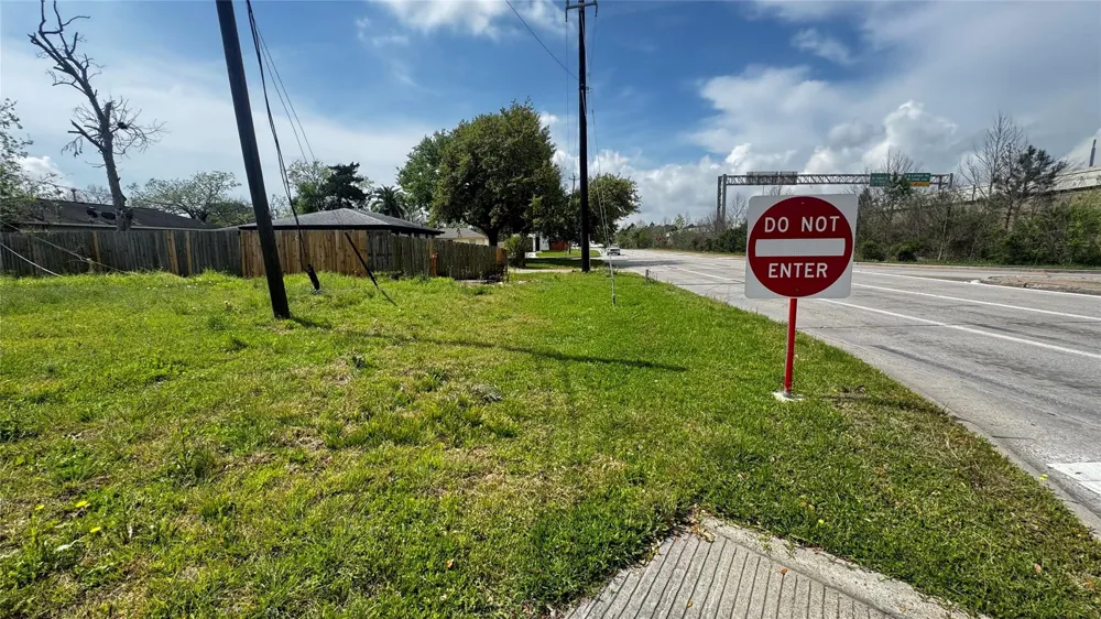 2109 W Texas Avenue Baytown, TX 77520