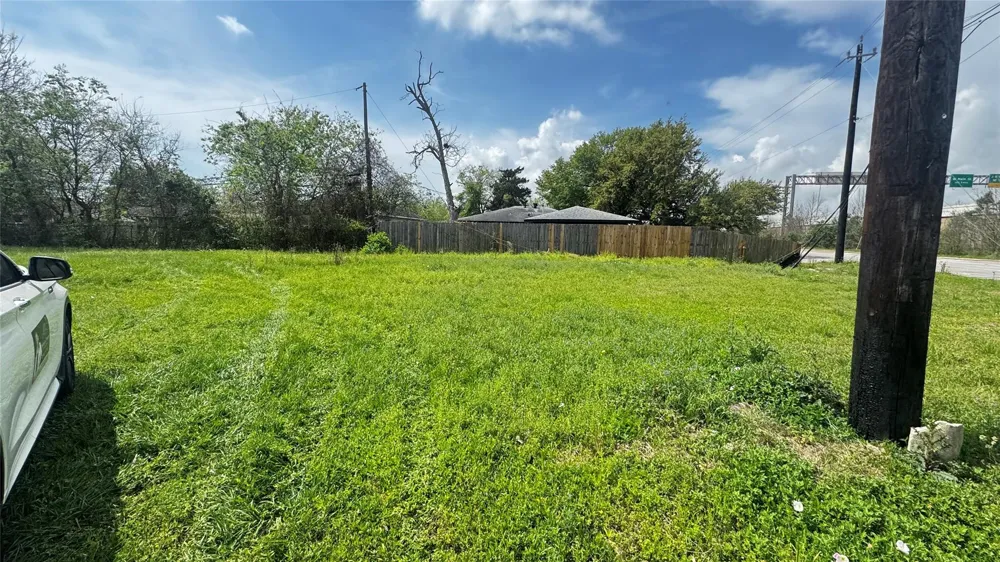 2109 W Texas Avenue Baytown, TX 77520
