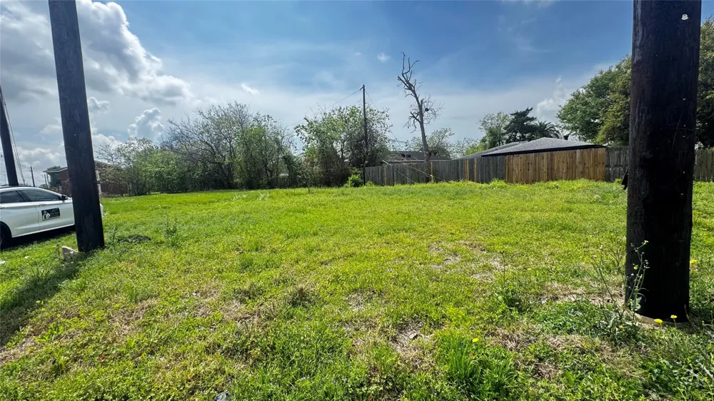2109 W Texas Avenue Baytown, TX 77520