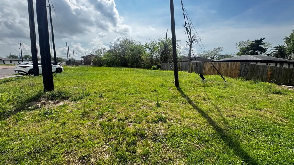 2109 W Texas Avenue Baytown, TX 77520