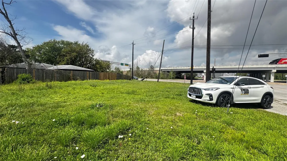 2109 W Texas Avenue Baytown, TX 77520