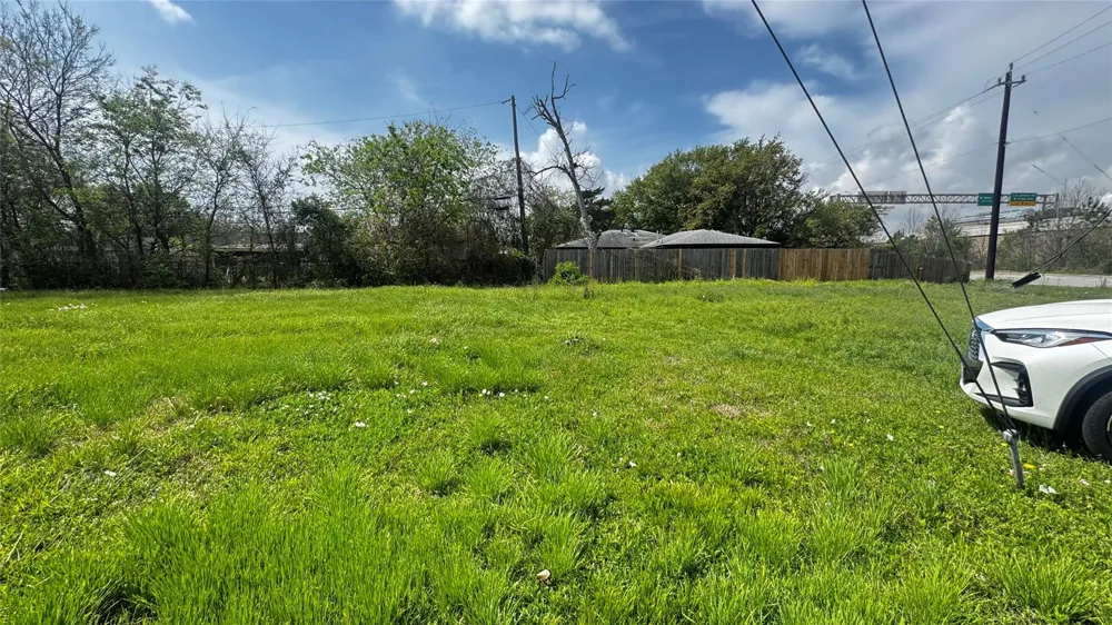 2109 W Texas Avenue Baytown, TX 77520