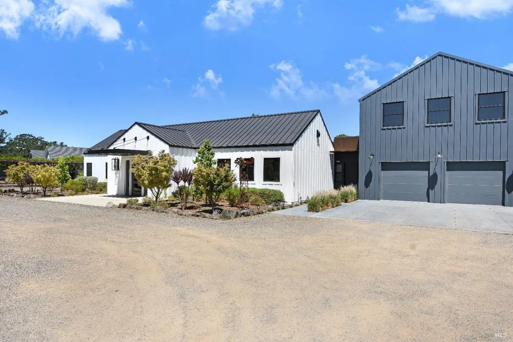 85 W Trinity Road Glen Ellen, CA 95442