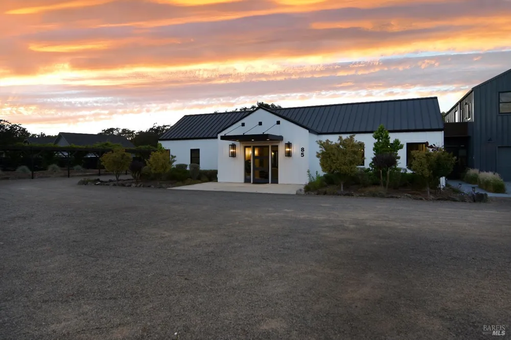 85 W Trinity Road Glen Ellen, CA 95442