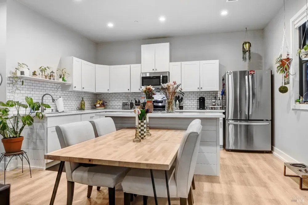 85 W Trinity Road Glen Ellen, CA 95442