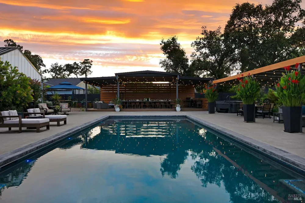 85 W Trinity Road Glen Ellen, CA 95442