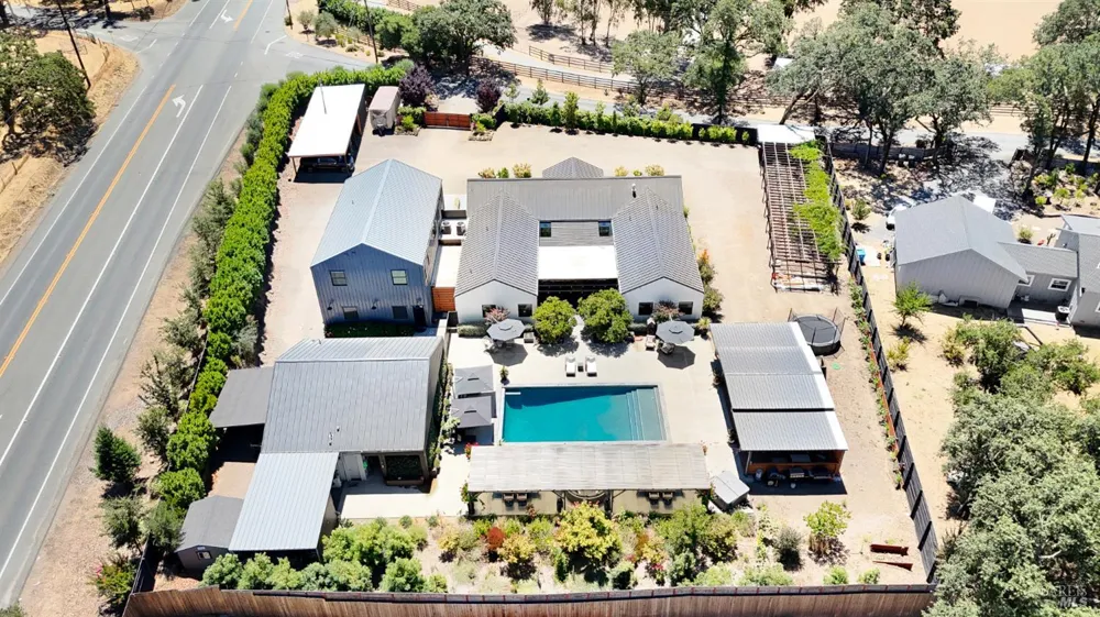 85 W Trinity Road Glen Ellen, CA 95442