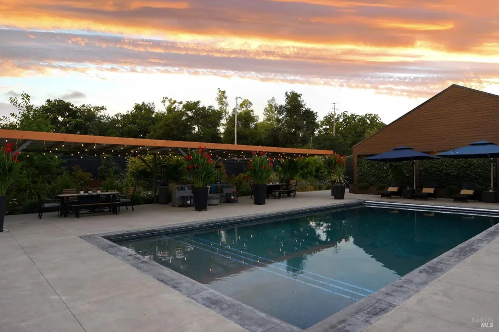 85 W Trinity Road Glen Ellen, CA 95442