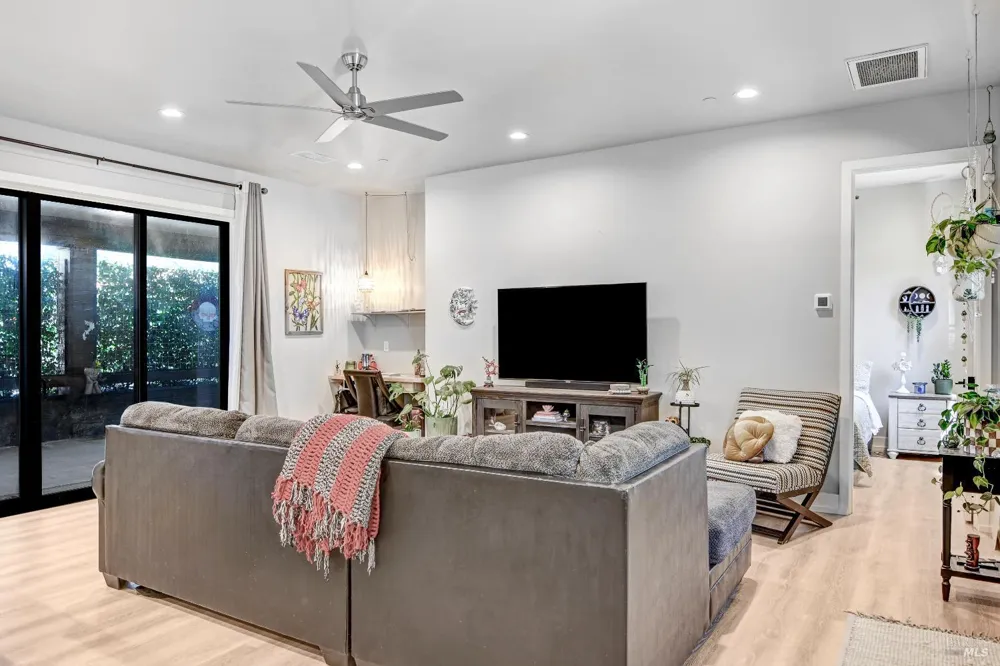 85 W Trinity Road Glen Ellen, CA 95442