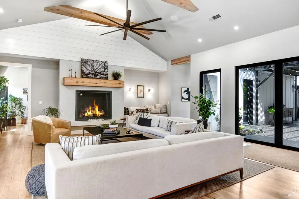 85 W Trinity Road Glen Ellen, CA 95442