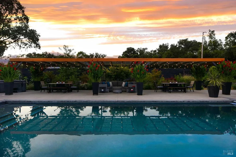 85 W Trinity Road Glen Ellen, CA 95442