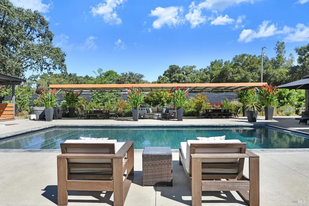 85 W Trinity Road Glen Ellen, CA 95442