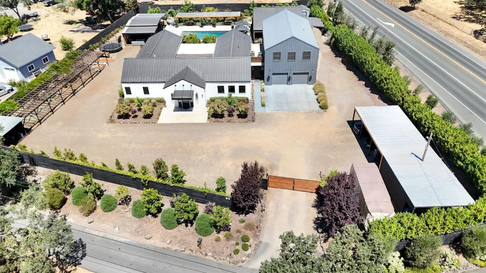 85 W Trinity Road Glen Ellen, CA 95442