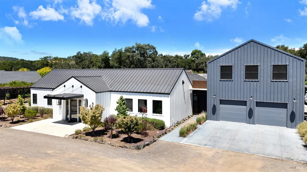 85 W Trinity Road Glen Ellen, CA 95442