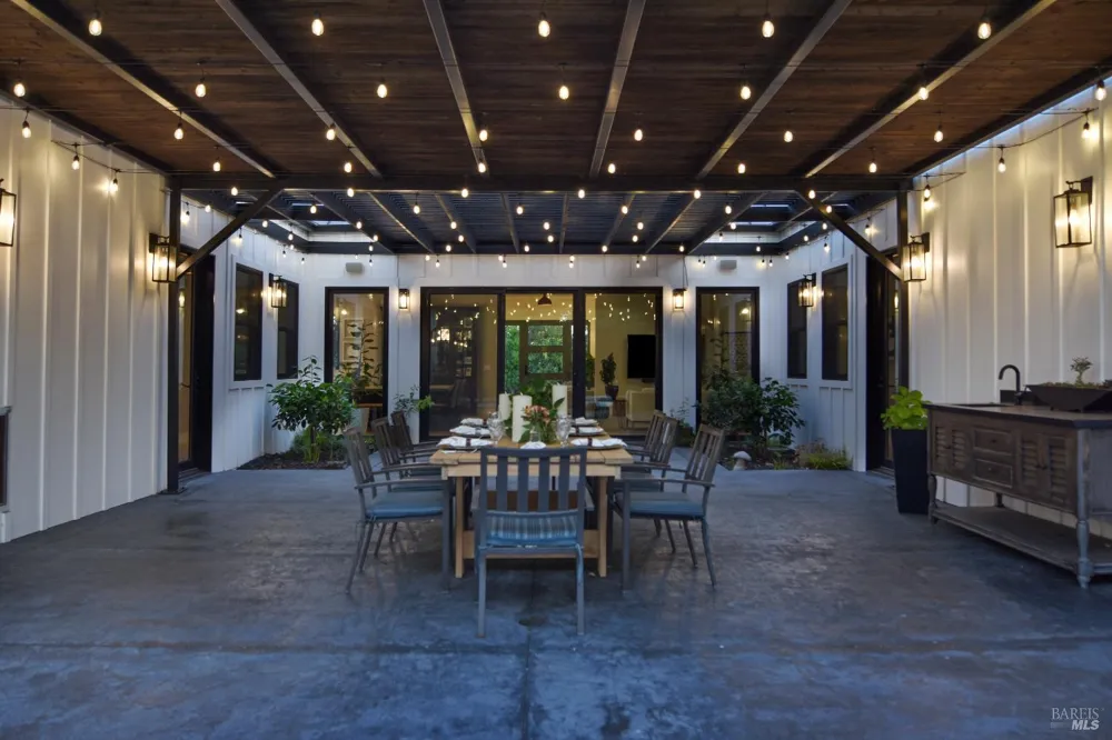 85 W Trinity Road Glen Ellen, CA 95442