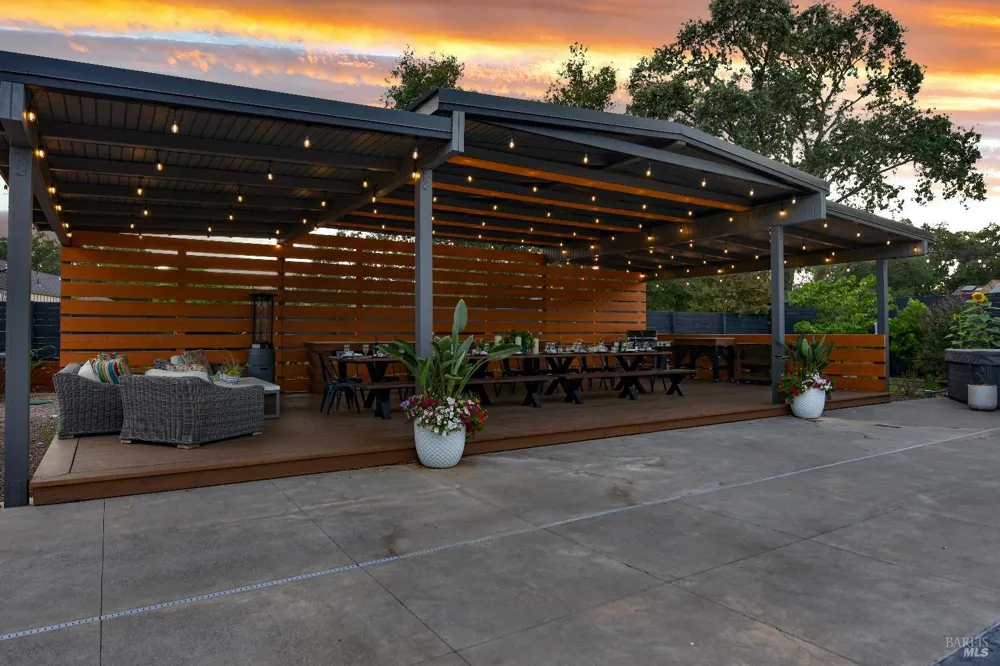 85 W Trinity Road Glen Ellen, CA 95442