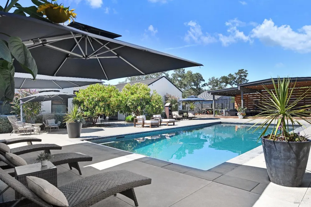 85 W Trinity Road Glen Ellen, CA 95442