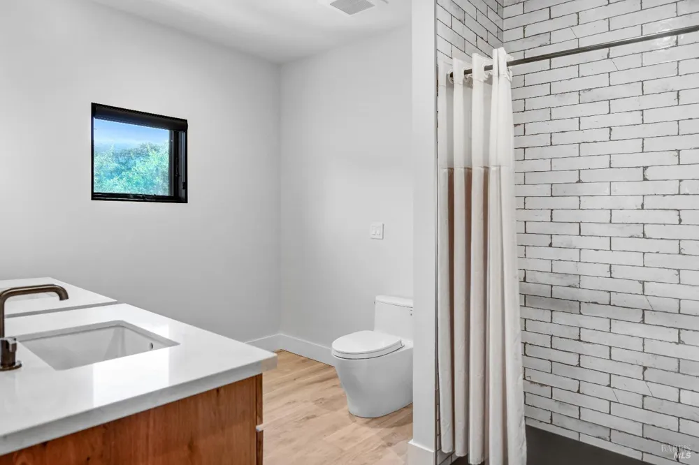 85 W Trinity Road Glen Ellen, CA 95442