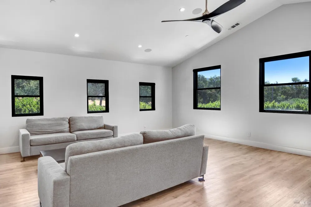 85 W Trinity Road Glen Ellen, CA 95442