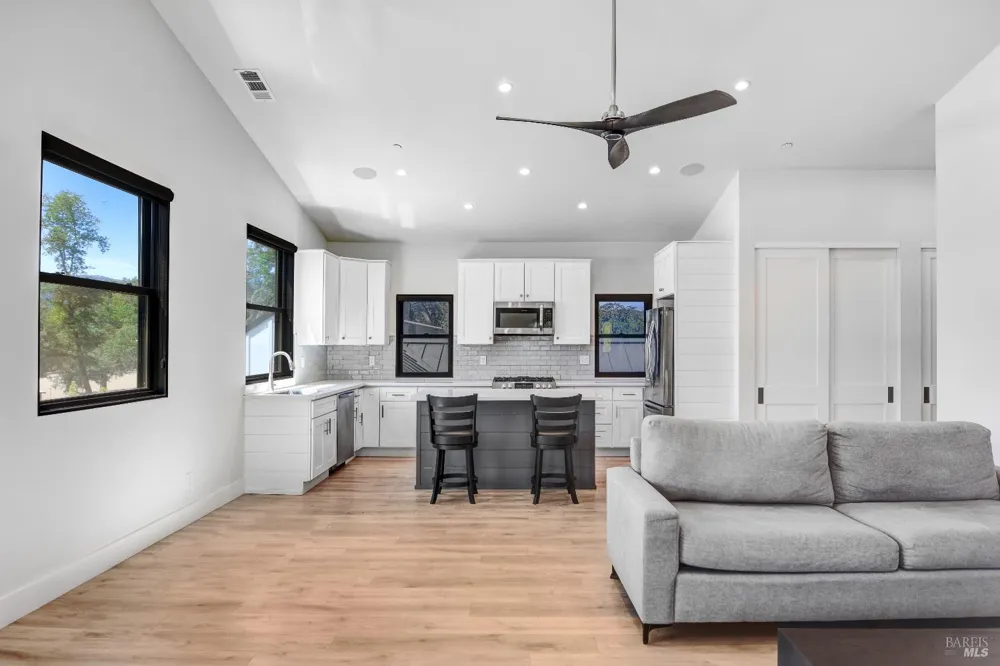 85 W Trinity Road Glen Ellen, CA 95442