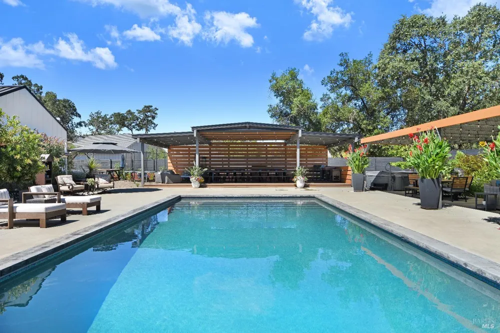 85 W Trinity Road Glen Ellen, CA 95442