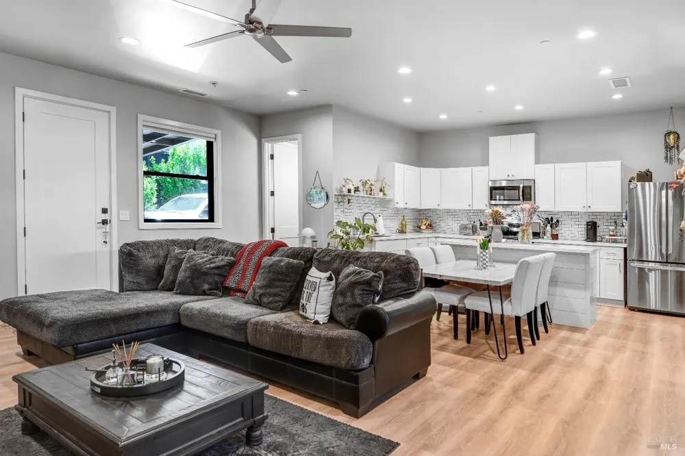 85 W Trinity Road Glen Ellen, CA 95442
