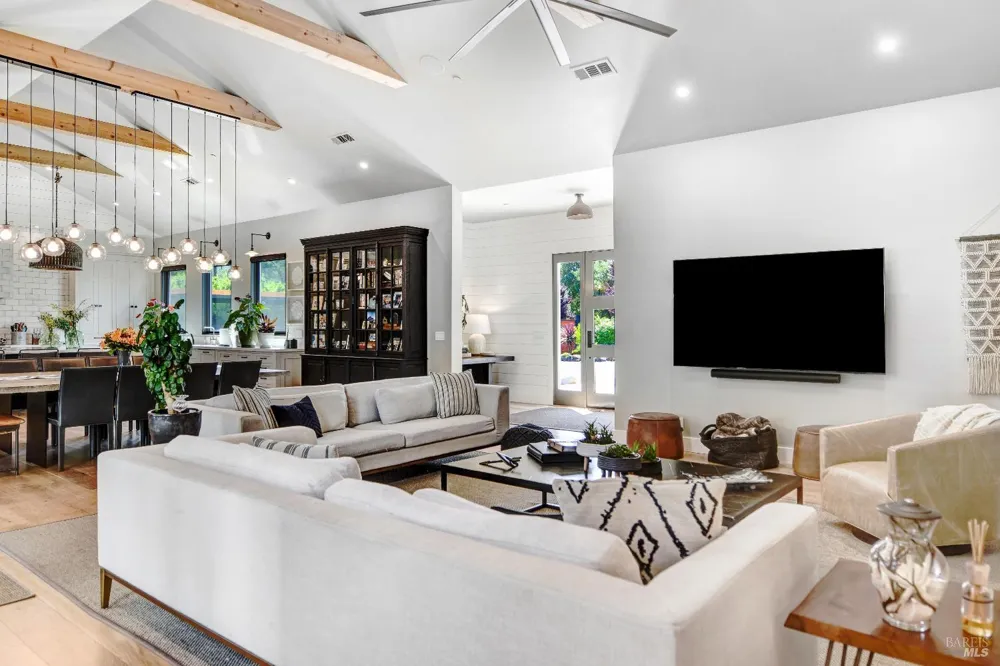 85 W Trinity Road Glen Ellen, CA 95442