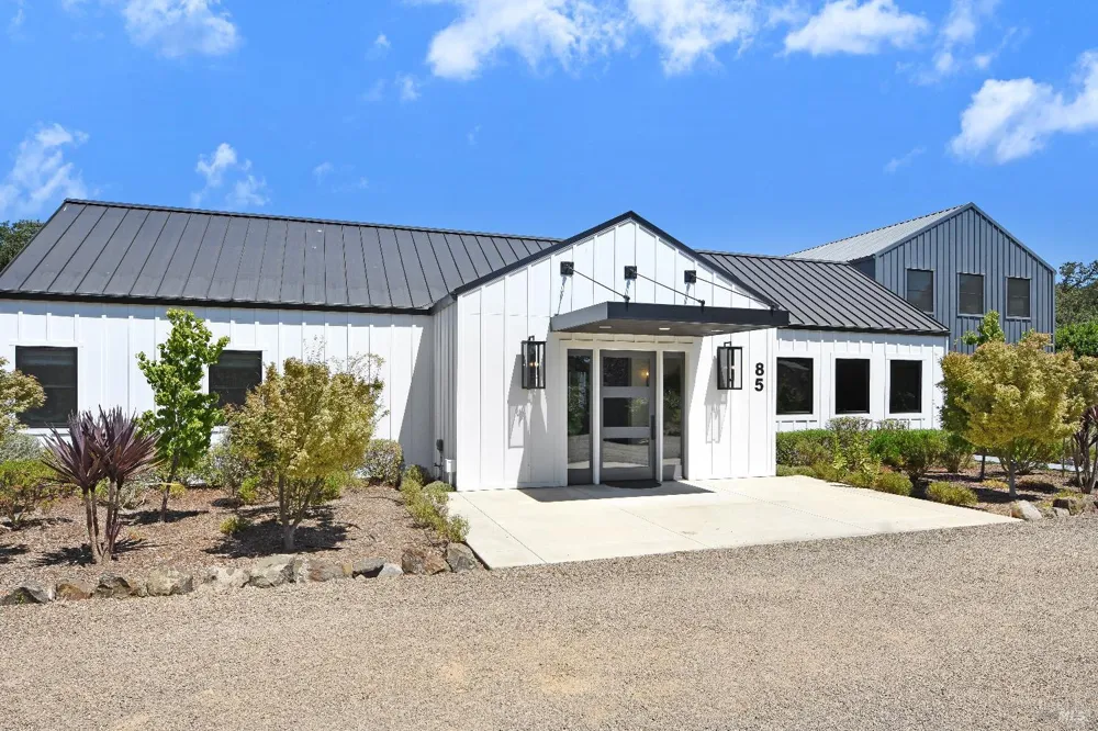 85 W Trinity Road Glen Ellen, CA 95442