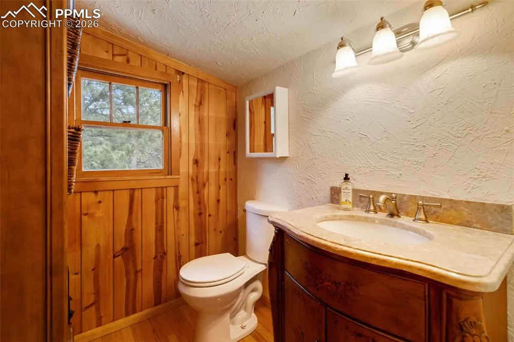 10416 Mountain Avenue Green Mountain Falls, CO 80819