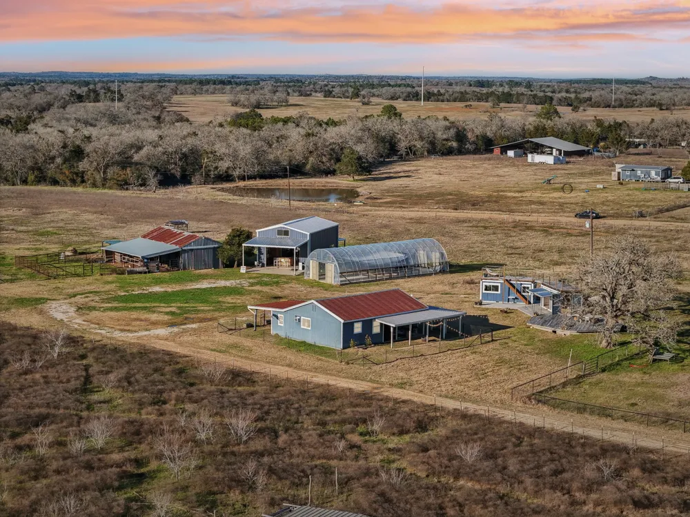 2200 Highway 21 E Paige, TX 78659