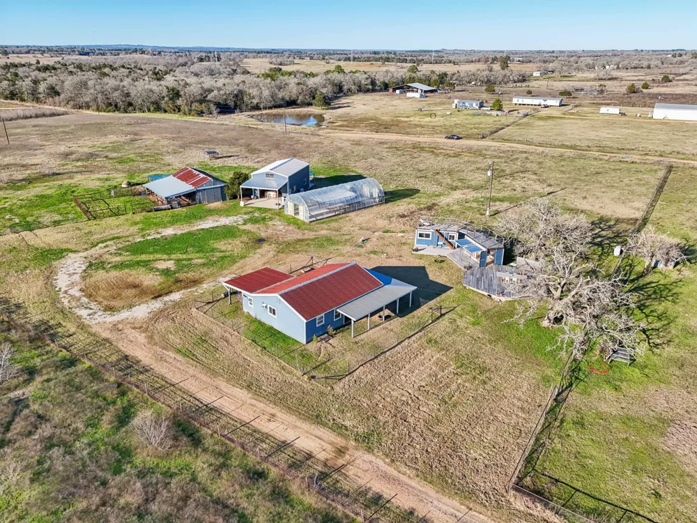 2200 Highway 21 E Paige, TX 78659