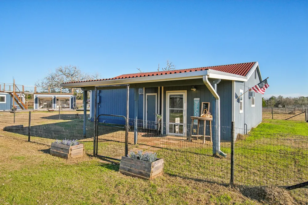 2200 Highway 21 E Paige, TX 78659